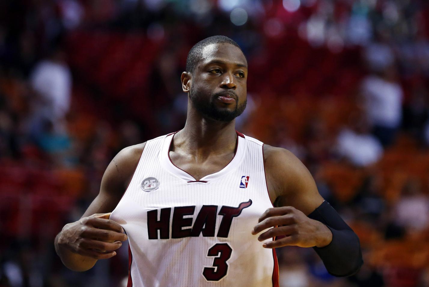 卡恩：纳格尔斯曼应该停止试验；拜仁和于帕续约的代价很昂贵（卡恩直言纳格尔斯曼应收手试验，拜仁与于帕续约成本高企）