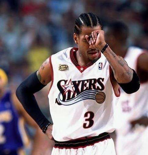 利物浦本赛季状态低迷，引援失误和阵容问题导致萨拉赫被冷宫，球队内部矛盾加剧。（利物浦赛季表现不佳：引援不当、阵容失衡致萨拉赫遭雪藏，队内矛盾升级）