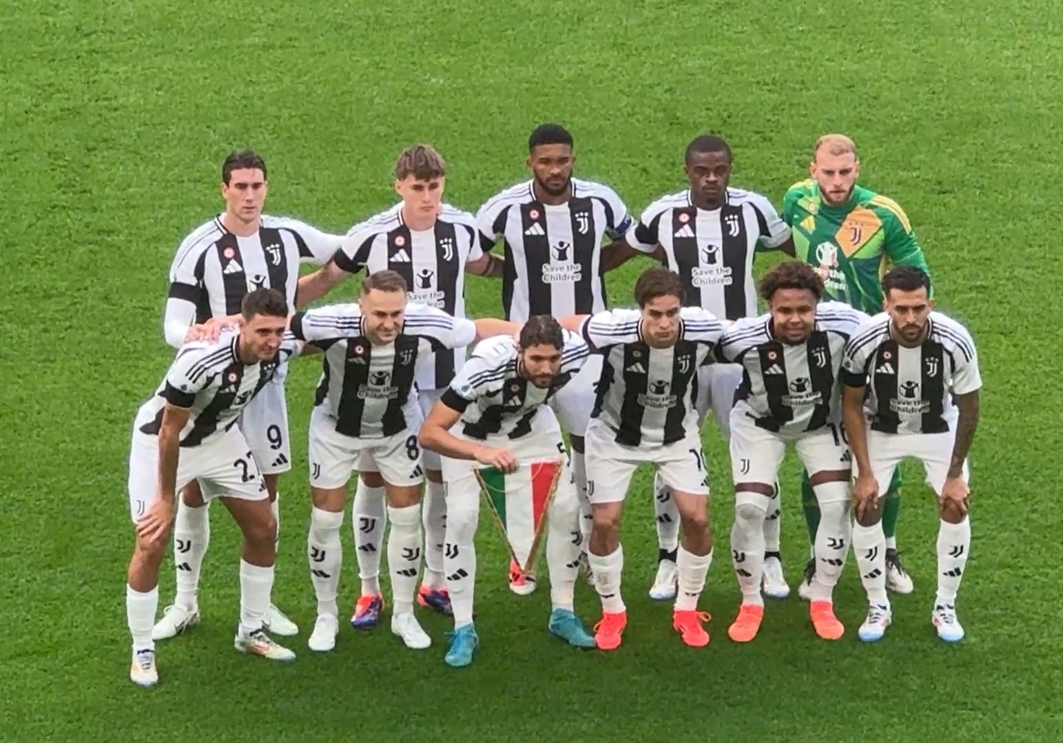 滕哈格：球员转会很正常，但最好别在一个转会窗放走四五人（滕哈格：转会属常态，但单个转会窗不宜一次放走四五人）