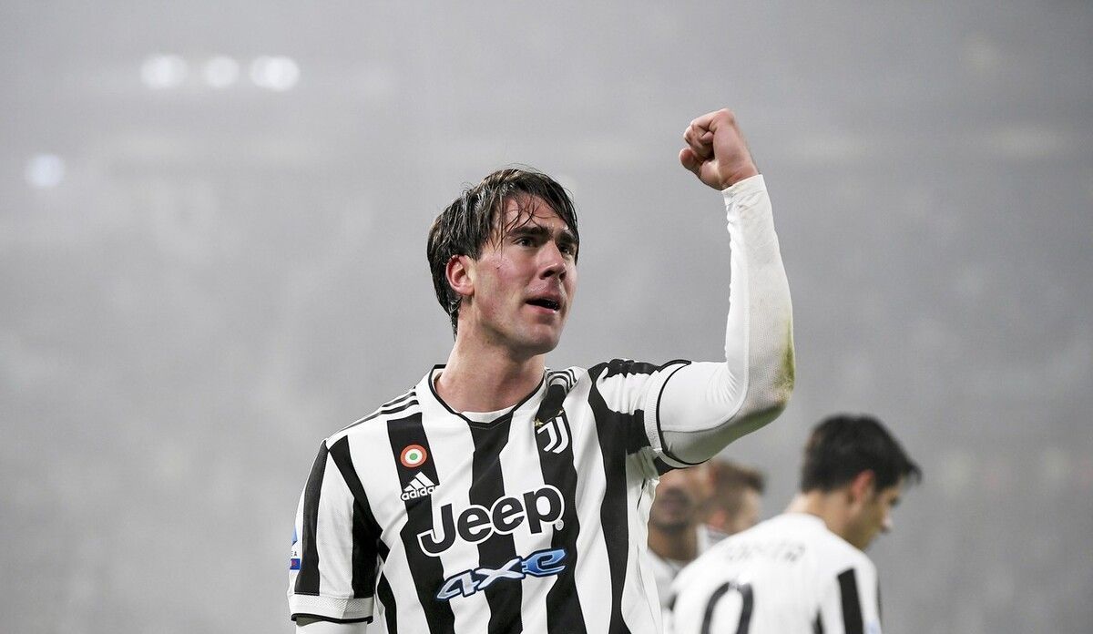 足球曝英超豪门盯上天才中卫，报价或破纪录（英超豪门相中天才中卫，转会报价或创纪录）