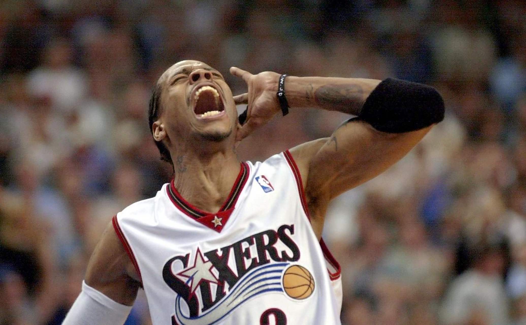 莱万传记：巴萨曾要求停止进球，不然需付给拜仁250万奖金（传记披露：巴萨曾劝莱万暂缓进球，否则将向拜仁支付250万奖金）