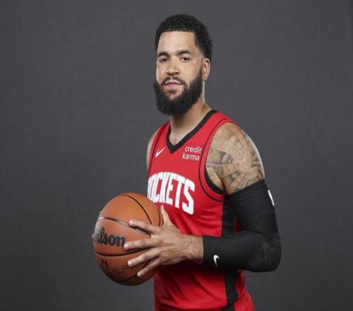 凯恩切换到“全能战士”模式，拜仁可以专心打欧冠了！（凯恩开启全能战士模式，拜仁可专注欧冠征程！）