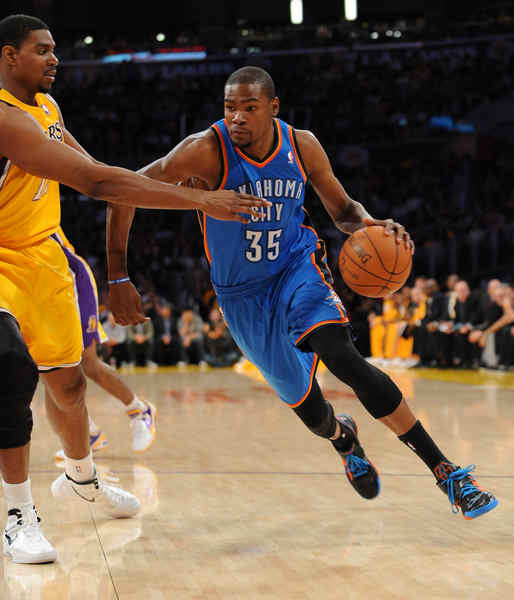 体育精神，霍伊伦祝贺麦克托米奈和苏格兰晋级世界杯（霍伊伦祝贺麦克托米奈与苏格兰晋级世界杯，彰显体育精神）