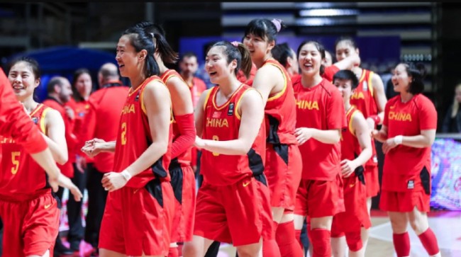 判若两队，武汉三镇前14轮5胜3平6负，后16轮1胜4平11负（反差悬殊：武汉三镇前14轮5胜3平6负，后16轮仅1胜4平11负）