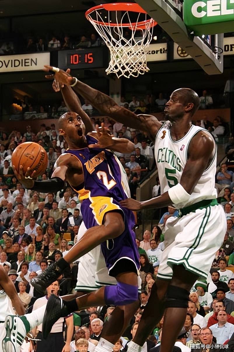 NBA球员交易及赛季影响分析（NBA球员交易对赛季格局的影响解析）