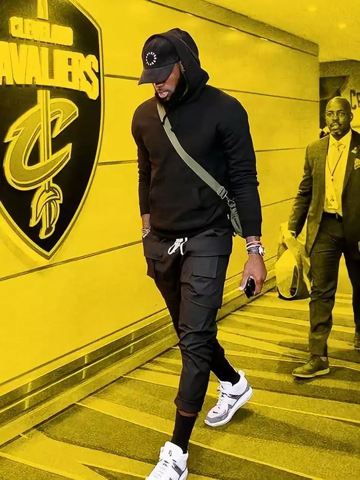 意天空：迪乌夫在国米逐渐展现影响力，或成邓弗里斯合适替补（意大利天空体育：迪乌夫在国米存在感上升，有望担任邓弗里斯可靠替补）